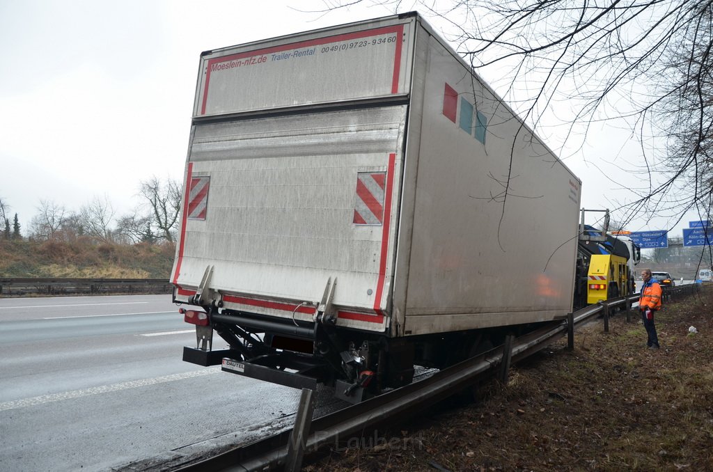 LKW verliert Haenger A 3 Rich koeln Hoehe Rath Heumar P06.JPG - Miklos Laubert